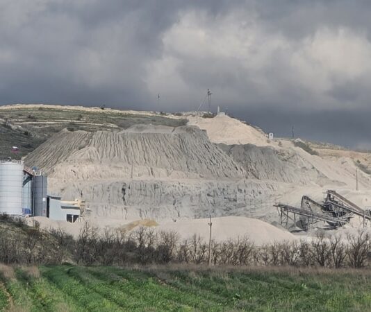Кар’єр біля Білогірська розширився до розмірів екологічно шкідливого промислового гіганта – кримський еколог