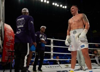 Український боксер із Криму Олександр Усик технічним нокаутом здобув перемогу над Ріко Верховеном