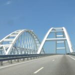 У Криму на три години перекрили Керченський міст, у Міноборони РФ заявили про атаку дронів