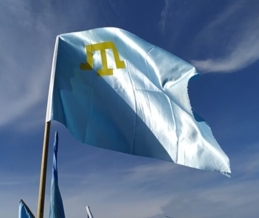У мерії Санкт-Петербурга назвали затримання керівників дитячого ансамблю «Нефес» за прапор кримських татар «непорозумінням»