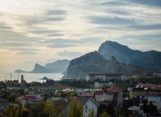 «Кавун на березі моря, рахат-лукум і дельфіни»: Крим очима дітей, які його не пам’ятають або не бачили