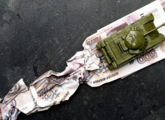 «Подяка за «рускій дух»: чи вистачає в Криму російських зарплат?