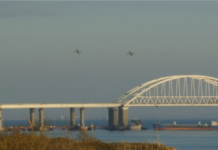 У Криму перекривали рух Керченським мостом, до цього в Севастополі оголошували повітряну тривогу