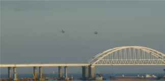 У Криму перекривали рух Керченським мостом, до цього в Севастополі оголошували повітряну тривогу