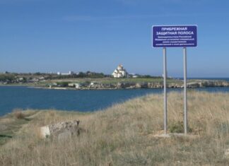 Забудова дикого пляжу та некрополя: хто відбирає море та стародавності у севастопольців?