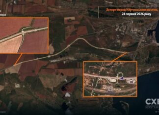 На виїзді з Криму перед Керченським мостом зберігаються багатокілометрові затори, «Схеми» публікують супутникові знімки