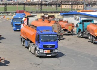 «Небезпечні бензочати». У Криму погрожують 20 роками в’язниці за зйомку бензовозів