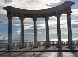 «Для громадян СРСР». В Алушті зі скандалом оновили ротонду: що змінилося? (ФОТО)