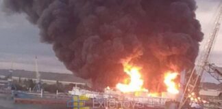 У Керчі атакували паливний термінал у порту: він горить