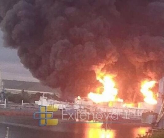 У Керчі атакували паливний термінал у порту: він горить