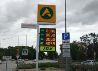 Проблеми з пальним у Криму: ліміти, перепродаж талонів та можлива альтернатива