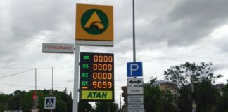 Пальне за талонами: в анексованому РФ Севастополі припинили вільний продаж бензину