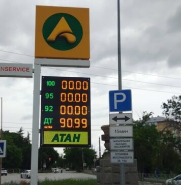 Пальне за талонами: в анексованому РФ Севастополі припинили вільний продаж бензину