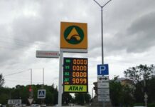 Життя без палива у Криму: торгівля талонами, поїздки на Тамань та допомога туристам