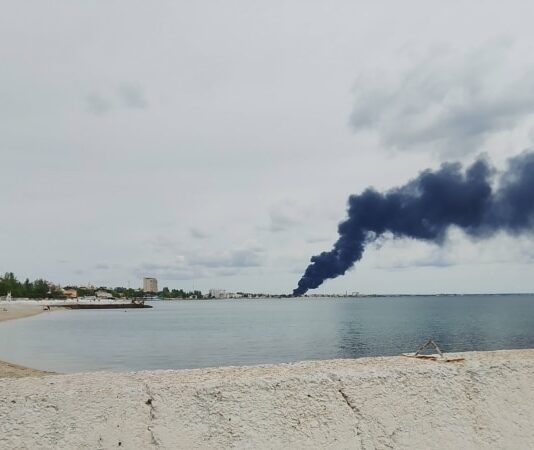 У ЗСУ повідомили про удари по нафтобазах у Леніному та Феодосії