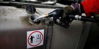 У Криму вночі згорів бензовоз