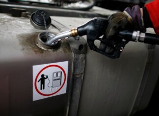 У Криму вночі згорів бензовоз