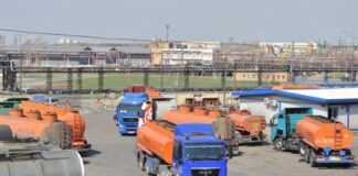 «Військові вантажі змішують із мирним потоком». Як Росія ховає бензовози для Криму від українських дронів
