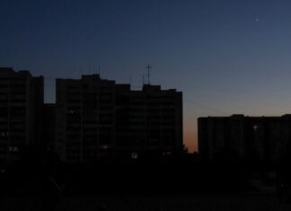 «За чутками, нам вмикають світло, але ми повністю знеструмлені». У Криму переслідують за скарги на енергокризу