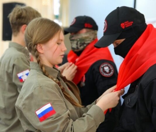 Від «Артека» і бензину до війни та Гааги: як кримські чиновники і преса підміняють реальність