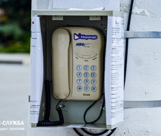 У Криму на вулицях встановлюють стаціонарні телефони для зв’язку з екстреними службами
