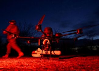 Нічна атака на Крим: повідомляють про вибухи, стрілянину та пожежі на п’яти електропідстанціях