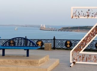 Уночі в Криму лунали вибухи, у Керчі виникли пожежі – соцмережі
