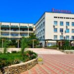Торги на руїнах курортів: як у Криму розпродають українські санаторії
