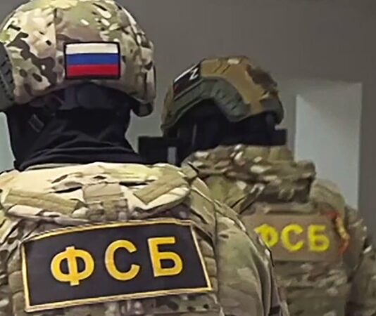 «Вас гнатимуть звідси жорстко». У Криму ФСБ переслідує чоловіка через розмову про війну в таксі