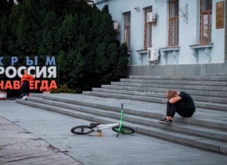 «Реальність тривожить і виснажує». Крим накрила депресія під час війни РФ з Україною