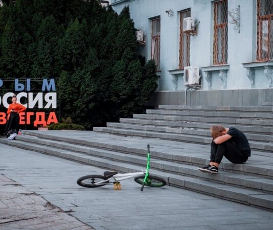 «Реальність тривожить і виснажує». Крим накрила депресія під час війни РФ з Україною
