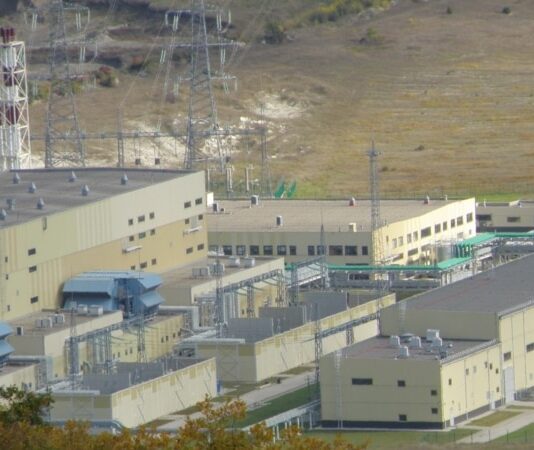 Уночі Ялта та Севастополь зазнали атак, лунали вибухи, виникли пожежі – кримські пабліки