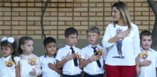 В анексованому Севастополі вчителям піднімуть оклади, а на школярів чекає військова підготовка