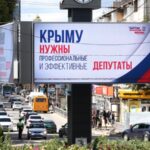 «Щасливі» люди на тлі порожніх бензоколонок». Як анексований Крим під час кризи готують до незаконних виборів до Державної думи Росії