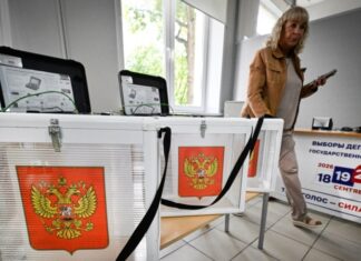 «За війну та дешевий бензин». Як у Криму переконують голосувати на російських виборах