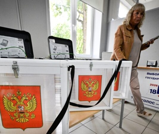 «За війну та дешевий бензин». Як у Криму переконують голосувати на російських виборах