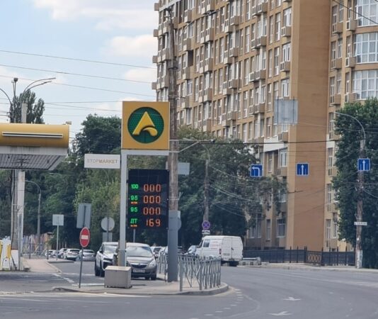 У Криму через дефіцит запроваджують погодинний продаж пального