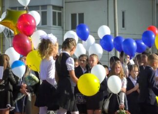 «Настав навчальний рік, а жодна проблема не вирішена». Що кажуть кримчани про шкільну освіту на півострові