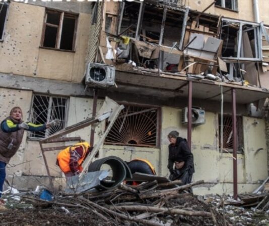 У Севастополі «прилітає» по будинках. Москву попросять «компенсувати війну»?