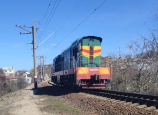 Військове залізничне сполучення в Криму паралізоване. Що про це відомо?