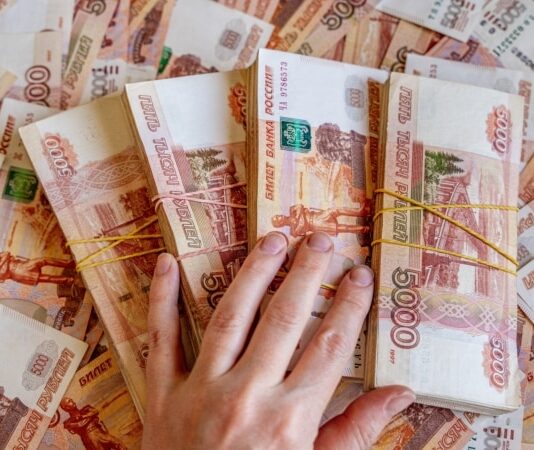 «Кредит на їжу» – економіка Криму занепадає, а разом із нею рівень життя кримчан