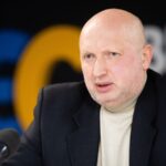 Турчинов заявив, що під час анексії Криму на бік Росії перейшли 99% співробітників міліції та 90% працівників СБУ