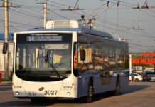 У Ялті річка затопила тролейбусний парк